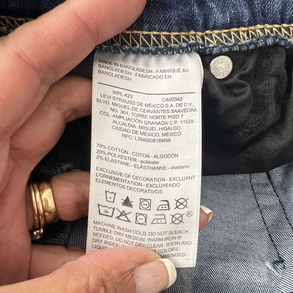 Levis Signature Jeans Womens Size 14 Blue Skinny Pull On Shaping Mid Rise - Picture 11 of 11